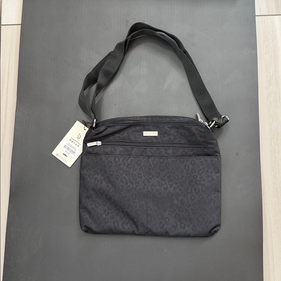 Baggallini Black Leopard Shoulder Bag - Picture 1 of 6
